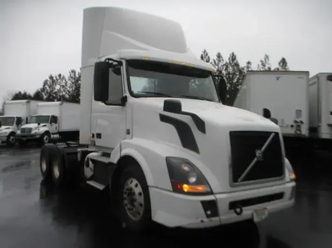 2017 VOLVO VNL64T