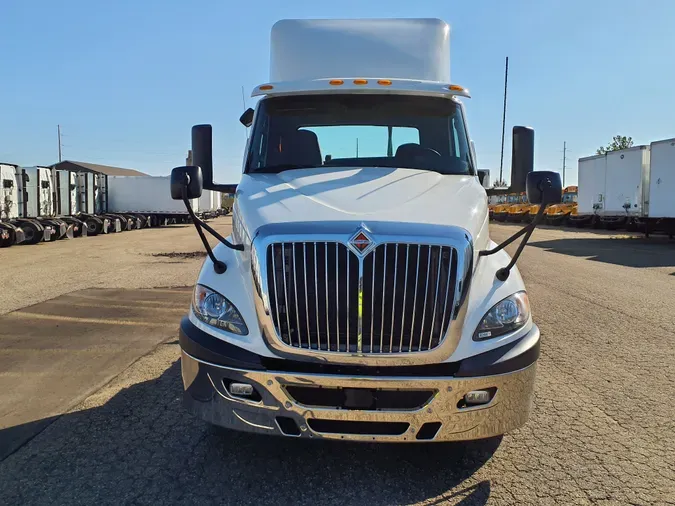 2019 NAVISTAR INTERNATIONAL RH613 DAYCAB S/A