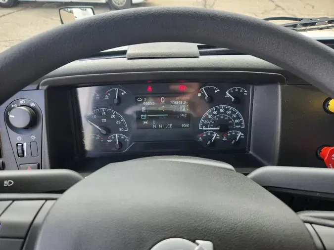 2023 VOLVO VNL64T860