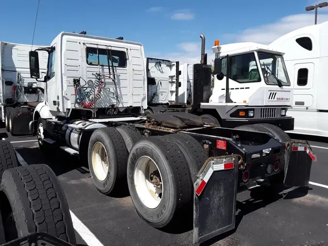 2019 VOLVO VNL64T-300
