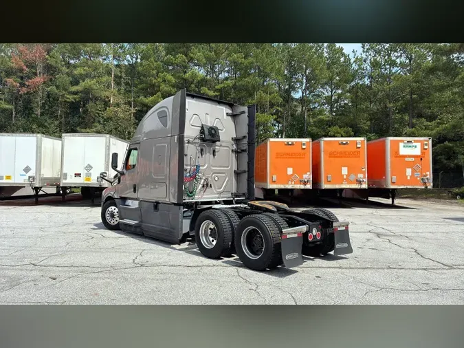 2023 Freightliner Cascadia 126a1b2e8093081bd571bdba88c6f7b760d
