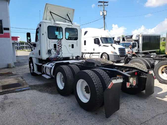 2016 FREIGHTLINER/MERCEDES CASCADIA 125