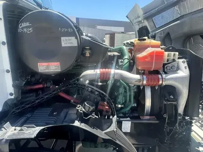 2015 Volvo VNL300