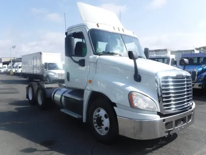 2018 FREIGHTLINER/MERCEDES CASCADIA 125