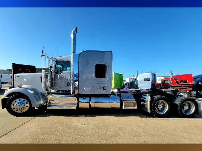 2023 Kenworth W900L