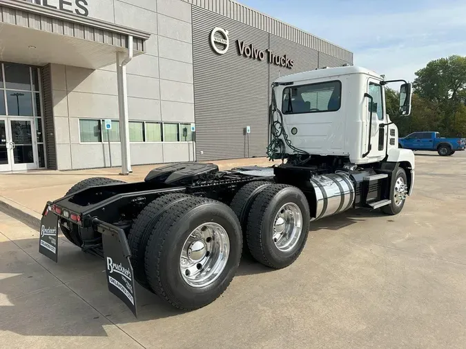 2019 MACK AN64T