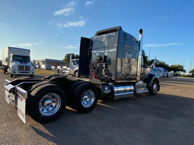 2024 Kenworth W990