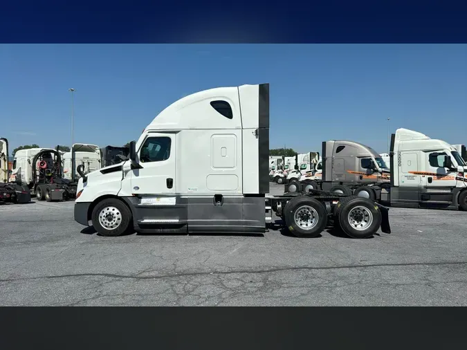 2023 Freightliner Cascadia 126