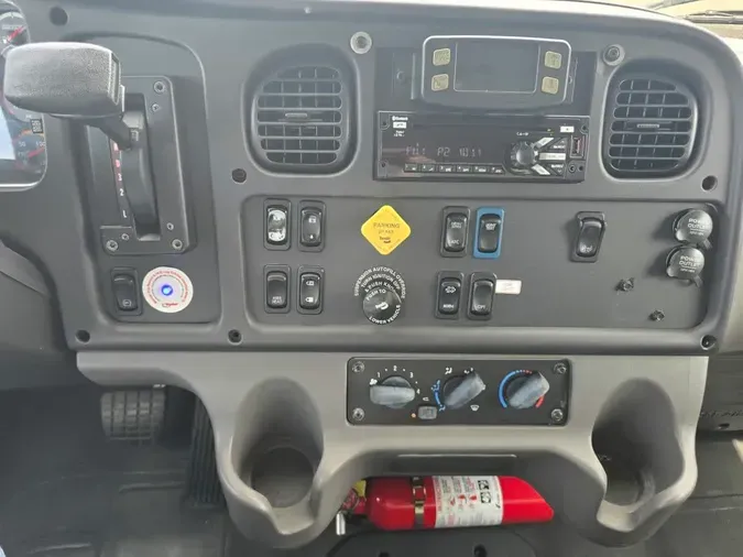 2018 FREIGHTLINER M2 106