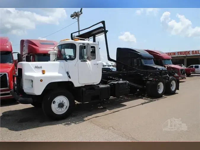 1995 MACK DM688S