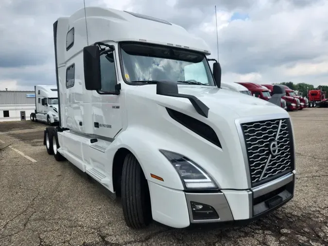2023 VOLVO VNL64T860