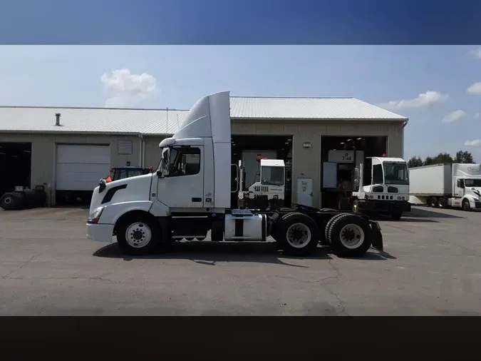 2016 Volvo VNL300