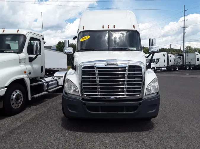 2019 FREIGHTLINER/MERCEDES CASCADIA 125