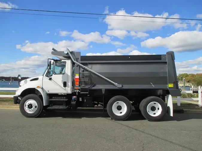 2018 INTERNATIONAL 7400 6X4