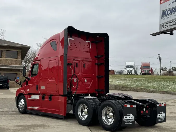 2022 FREIGHTLINER Cascadia 126