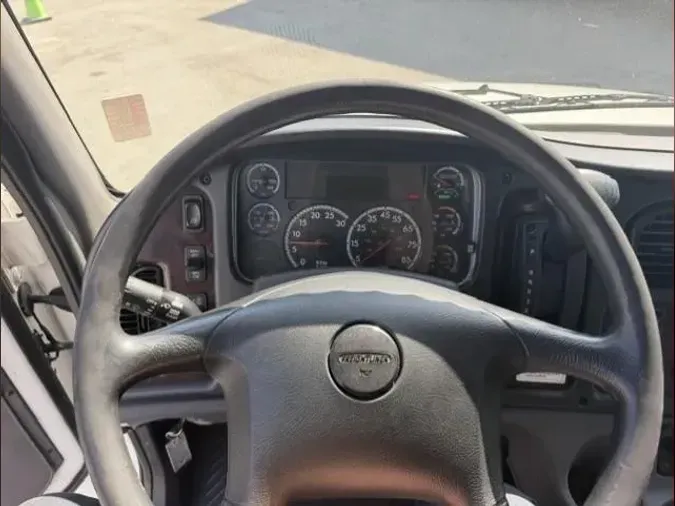 2022 Freightliner Business Class M2 106
