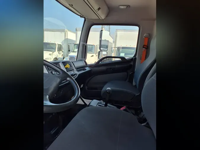2018 HINO HINO 268