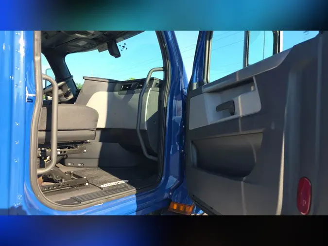 2020 Freightliner Cascadia 126