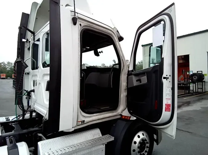 2020 Freightliner Cascadia 126