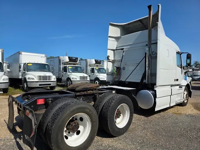 2020 VOLVO VNR64T-640