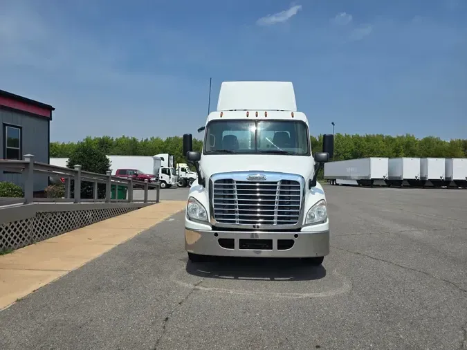 2016 FREIGHTLINER/MERCEDES CASCADIA 113