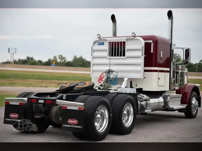 2022 PETERBILT 389