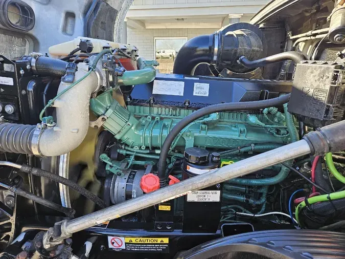 2022 VOLVO VNL64T740a1e161fe1780e7f549d25ccf6a6164f7