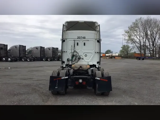 2021 Freightliner Cascadia 126