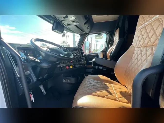 2022 WESTERN STAR 4900