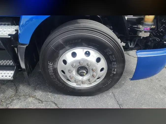 2021 VOLVO VNL64T300