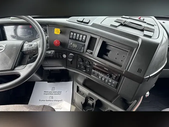 2020 VOLVO VNR640