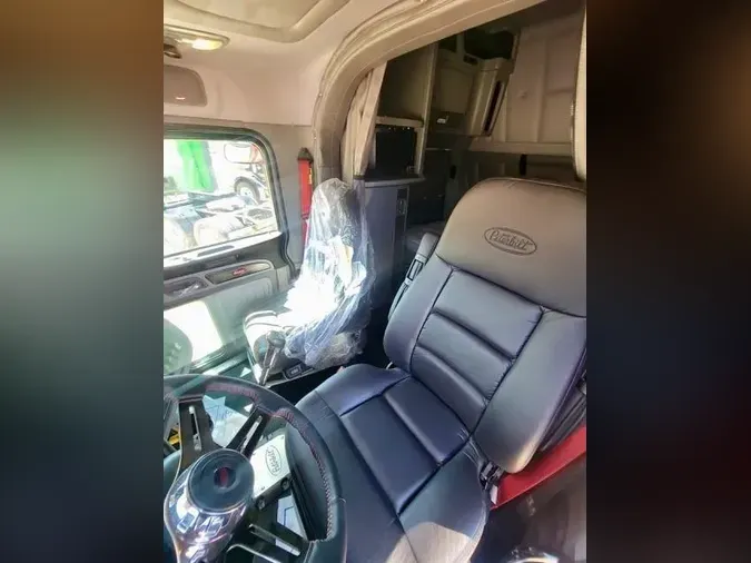 2022 Peterbilt 389