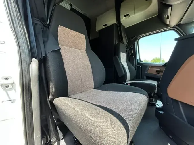 2022 FREIGHTLINER CASCADIA