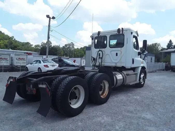 2019 FREIGHTLINER CASCADIA 113