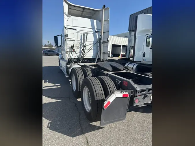 2020 VOLVO VNR64T-640