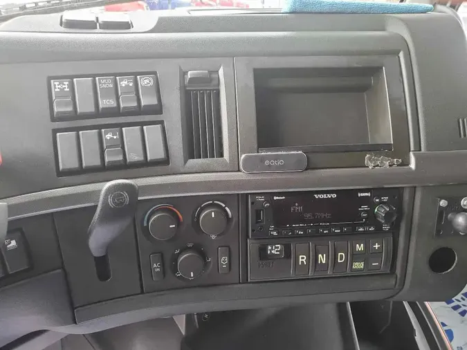 2024 VOLVO VNL64T760