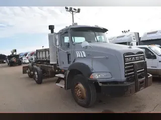 2008 MACK GRANITE GU813