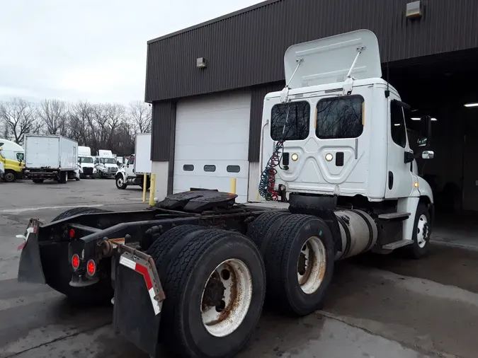 2013 FREIGHTLINER/MERCEDES CASCADIA 125