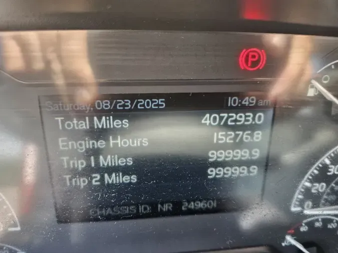 2019 VOLVO VNR64T300