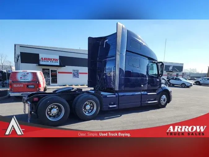 2021 VOLVO VNL760