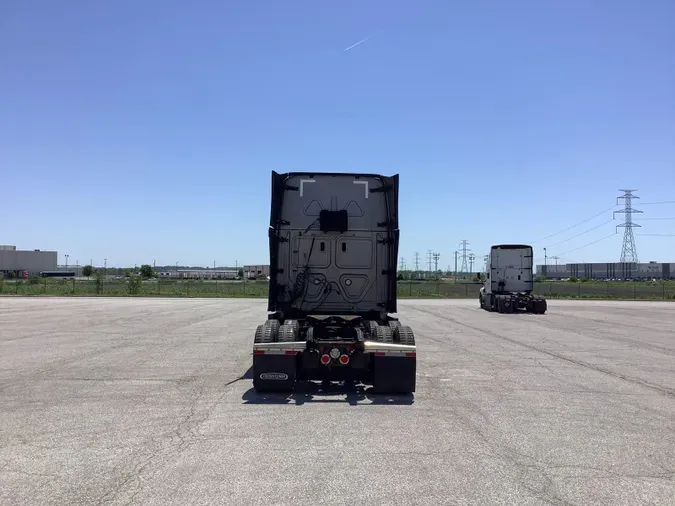 2022 Freightliner Cascadia 126a2009b2da9cadc0dbecdd604b3b12363