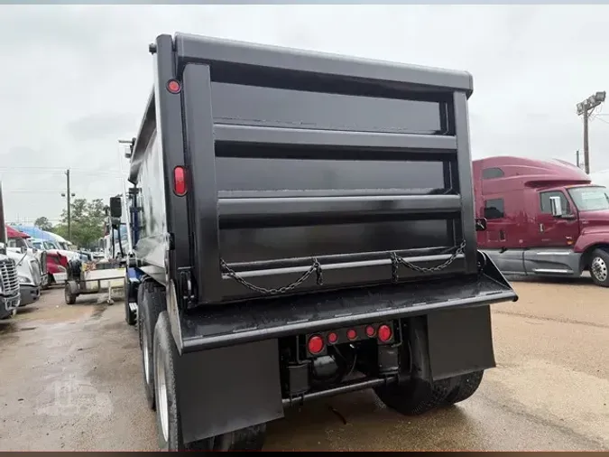 2016 VOLVO VHD64B200