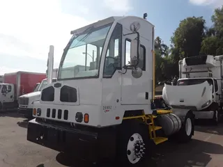 2019 AUTOCAR YARD TRACTOR