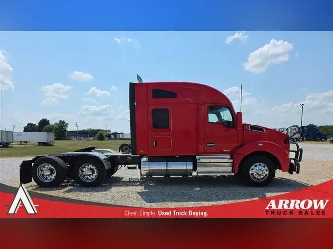 2022 KENWORTH T880
