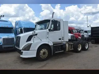 2012 VOLVO VNL64T300