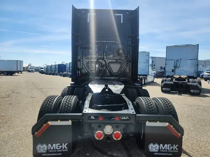 2022 FREIGHTLINER Cascadia 126