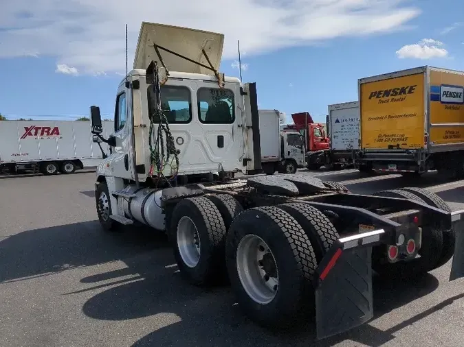 2017 Freightliner X12564ST