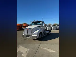 2025 Kenworth T880