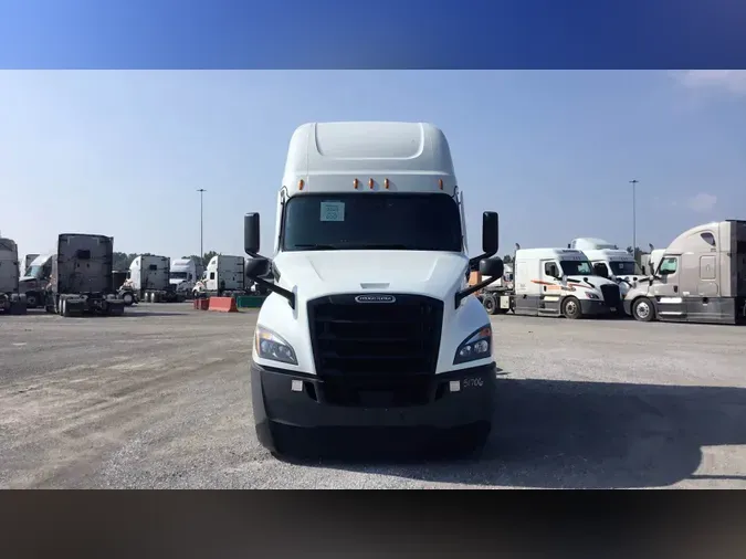 2021 Freightliner Cascadia 126