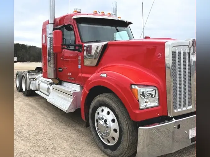 2022 KENWORTH W990